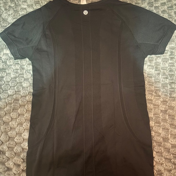 lululemon swiftly tech short sleeve (size 4) new! - Picture 2 of 2